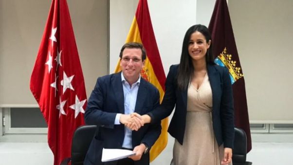 'A partir de maana un gobierno sensato y liberal va a gobernar esta ciudad', ha dicho Villacs en una declaracin conjunta con Almeida.