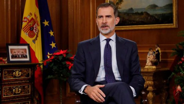 Felipe VI insta a los españoles a avanzar hacia el futuro 'unidos en los valores democráticos, sin división ni enfrentamientos'.